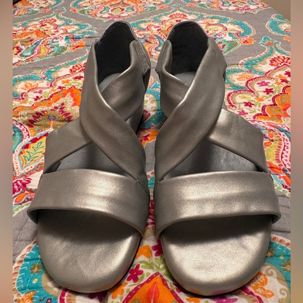 David Tate Wedge Shoe
Silver/grey